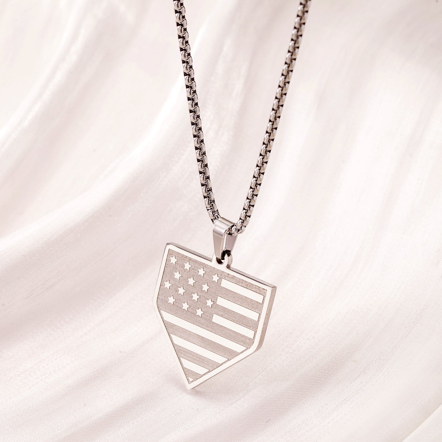 SILVER BASE W/FLAG J37